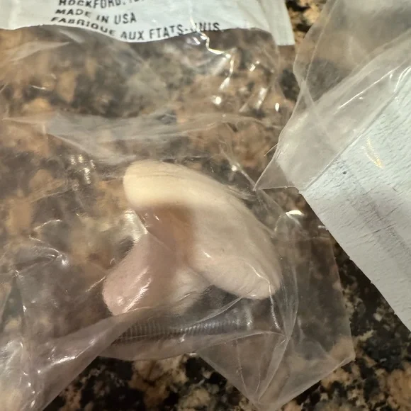 White ceramic knobs - Picture 3 of 6